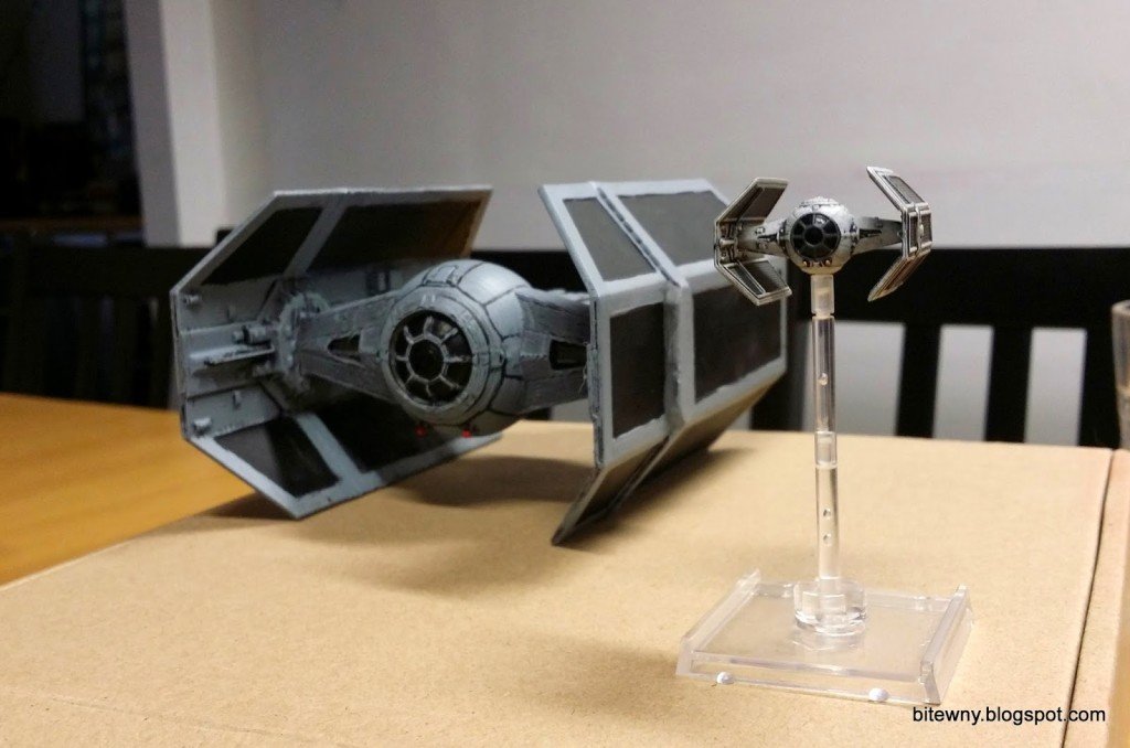Porównanie skali do modelu z gry X-Wing miniatures